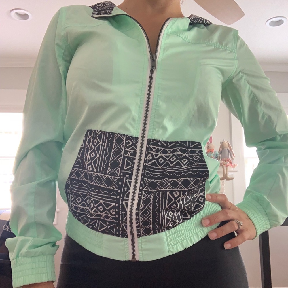 Empyre jacket mint tribal zip front ☔️